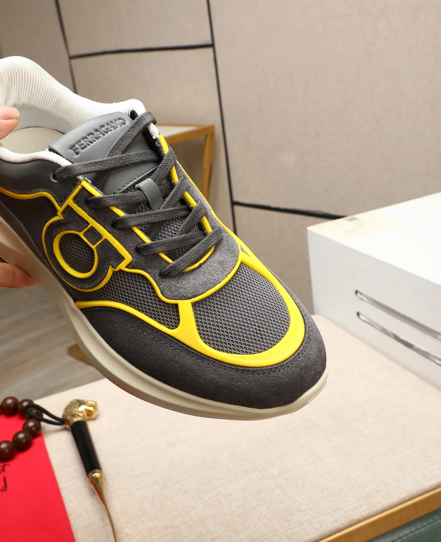 Men's shoes 💰700 📛📛 Salvatore Ferragamo is the world's top luxury footwear brand. It comes from the fashion kingdom of Italy. It is famous all over the world for its traditional handmade design and novel styles... 🚶🏻🚶🏻New suit shoes are available simultaneously at the counter. This model is purely handmade. The fabric is imported from Italy and original first-layer cowhide. Mesh + cowhide lining. Original authentic outsole🌀🌀Size: 39➖44 (38 45 customized)